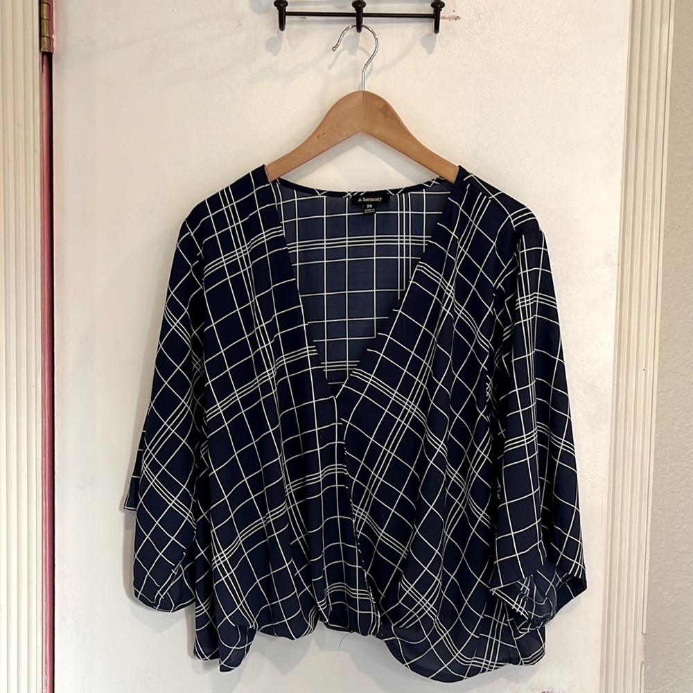 Navy blue with white cubic stripes cropped mid sleeve top 2X